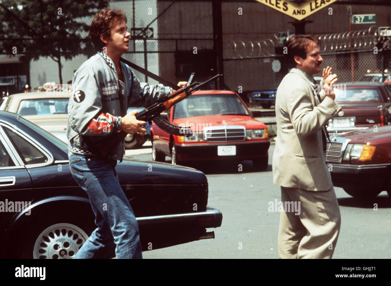 Autoverkaufer Joey O Brien Robin Williams R Hat Schwere Probleme Mit Seinem Monatlichen Verkaufssoll Cerquero Ex Ehefrau Und Cerquero Ausgeflippten Geliebten Ein Schlamassel Rundum Tambien Das Der Psychopathische Larry Tim Robbins Noch Gewaltig