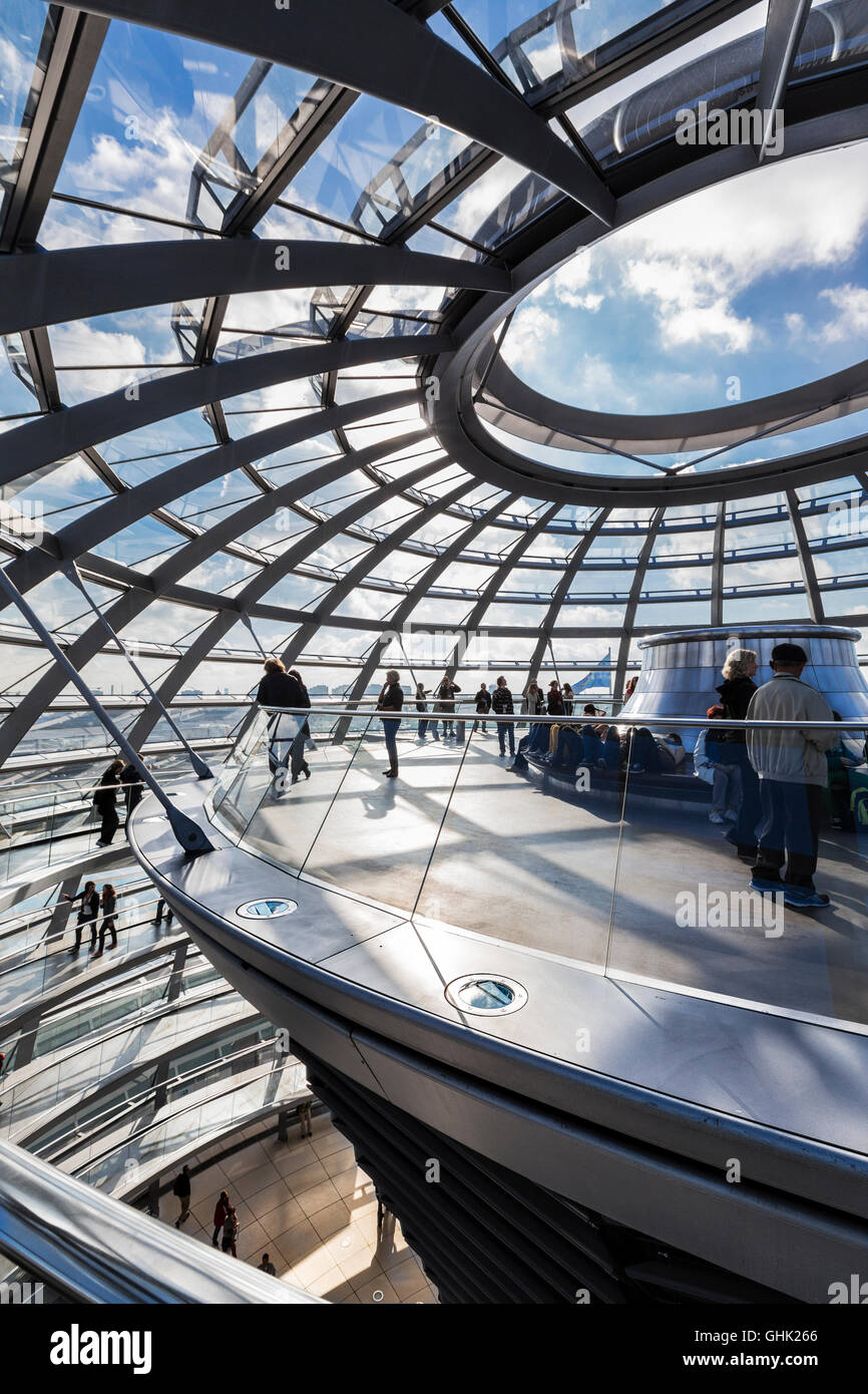 Cúpula de cristal del Reichstag construcción interior. Berlín. Alemania Foto de stock