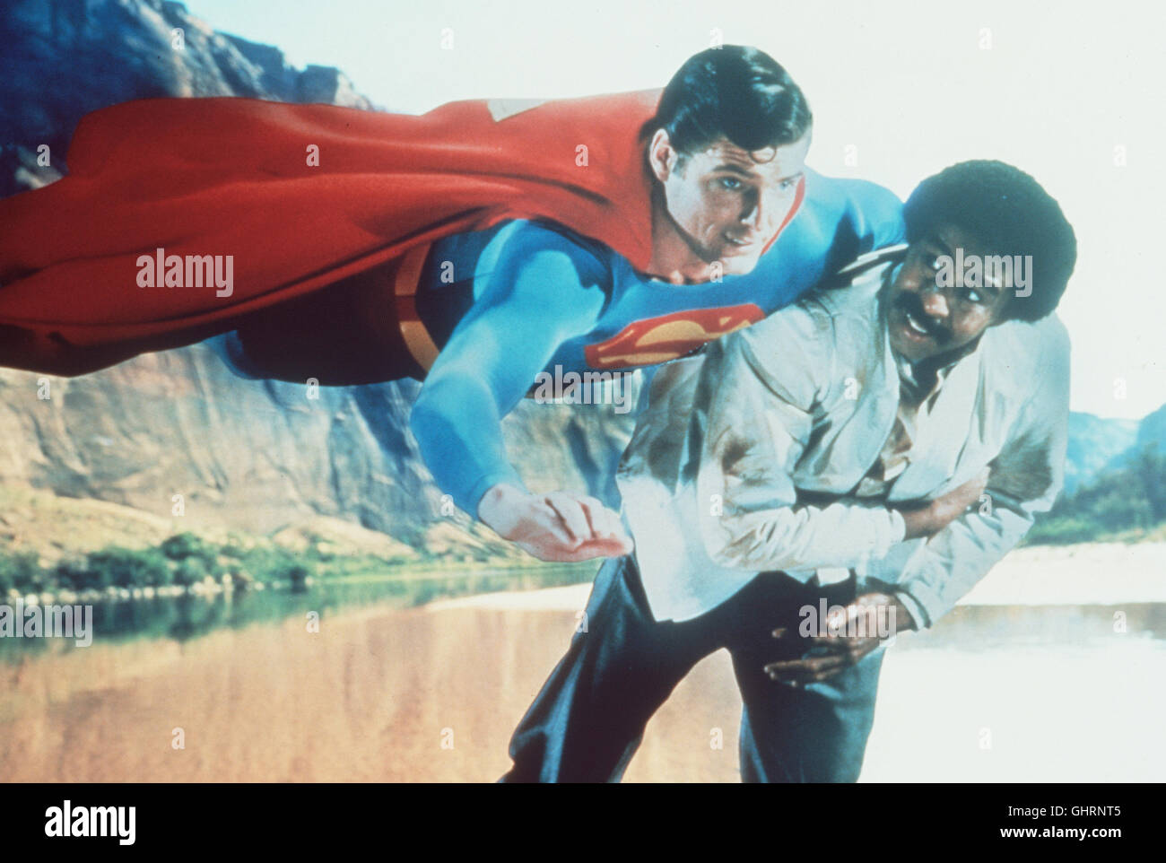 SUPERMAN III - DER STÄHLERNE BLITZ- der skrupellose Industriemagnat Webster morirán gesamte Weltwirtschaft unter Kontrolle bringen Sena. Einer im dabei ist ihm Weg: Superman Foto: Diesmal rettet Superman (Christopher Reeve) Gus Gorman (Richard Pryor). Un Regie: Richard Lester aka. Superman III Foto de stock