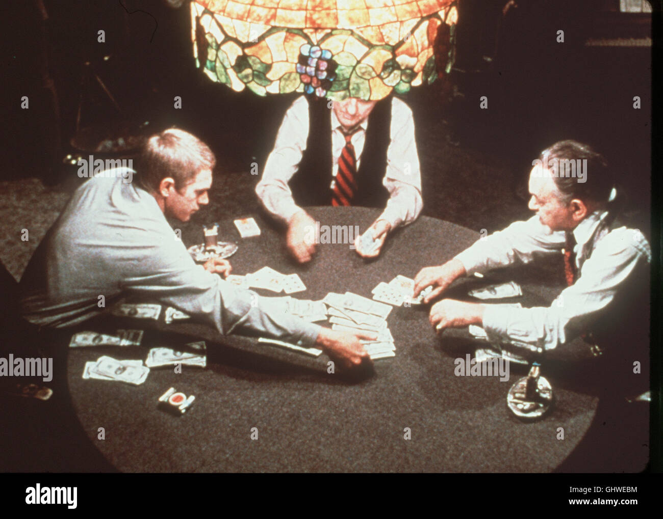 CINCINNATI KID- Der Junge Cincinnati Kid (Steve Mc Queen) fordert den alten PokerKönig Lancey Howard (EDWARD G.ROBINSON) zu einem Pokerduell heraus. Regie: Norman Jewison aka. Cincinnati Kid Foto de stock