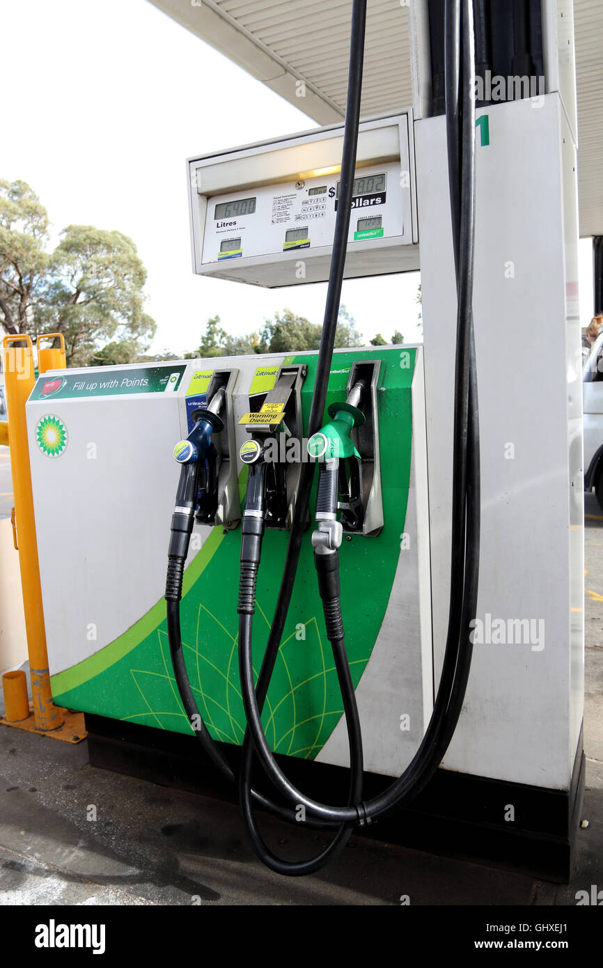 BP - British Petroleum bombas de gasolina en una gasolinera en Melbourne, Victoria, Australia Foto de stock