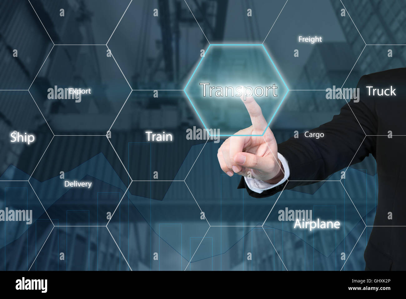 Concepto de tecnología empresarial - hombre de negocios tocando el icono de transporte con éxito empresarial virtual pantalla Uso de logística, importación Foto de stock
