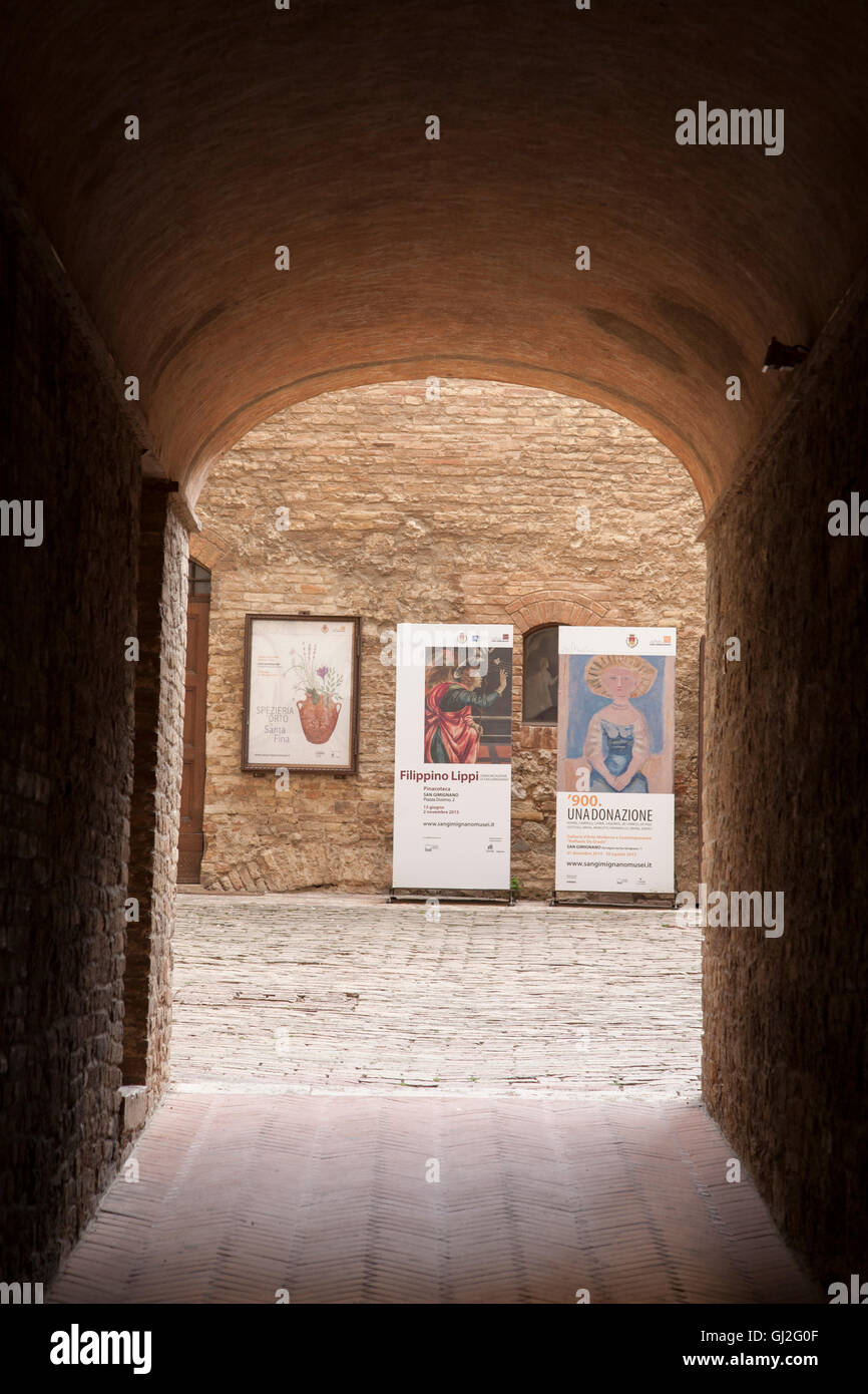 Arte sacro y el Museo Cívico, Torre Grossa, San Gimignano, Toscana, Italia Foto de stock