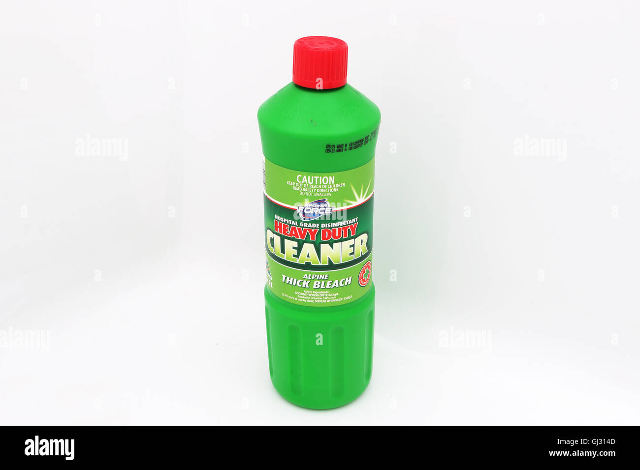 Aldi Australia producto de uso doméstico, lejía en botella de plástico verde contra el fondo blanco. Foto de stock
