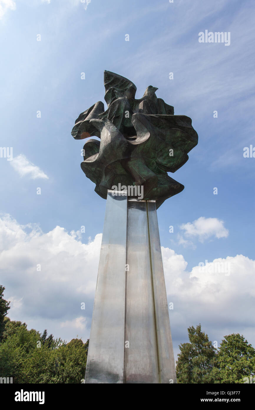 El Monumento a la empresa polaca, o referido a veces como las tres águilas  monumento Fotografía de stock - Alamy