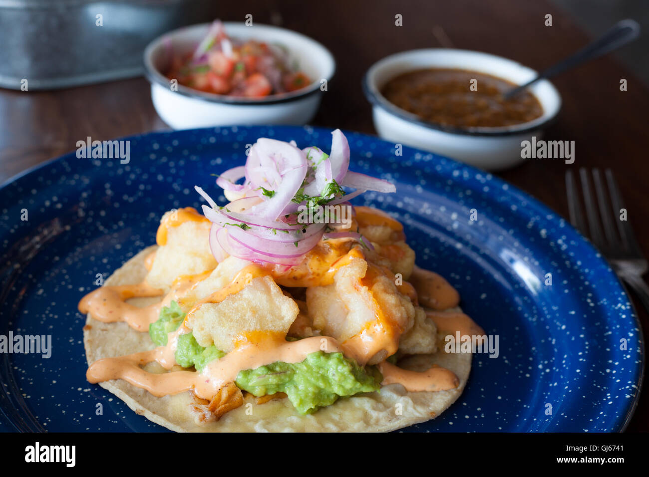 Taco de camarón en Pitahaya Costes restaurante en Los Mochis, México. Foto de stock