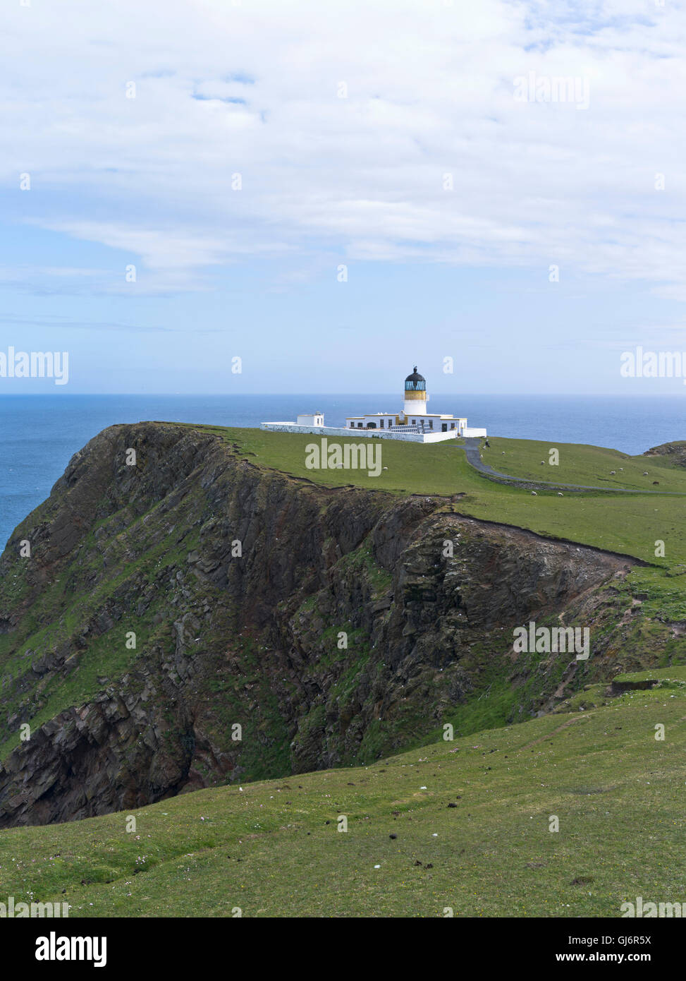 Dh Faro Norte Fair Isle Shetland acantilados de la costa norte de las islas de faro Foto de stock