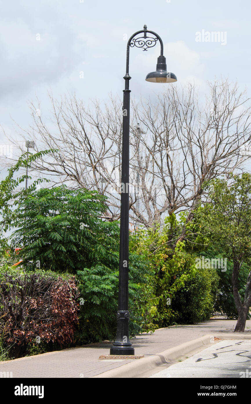 Arruinado presupuesto En la madrugada Street light lamp post fotografías e imágenes de alta resolución - Alamy