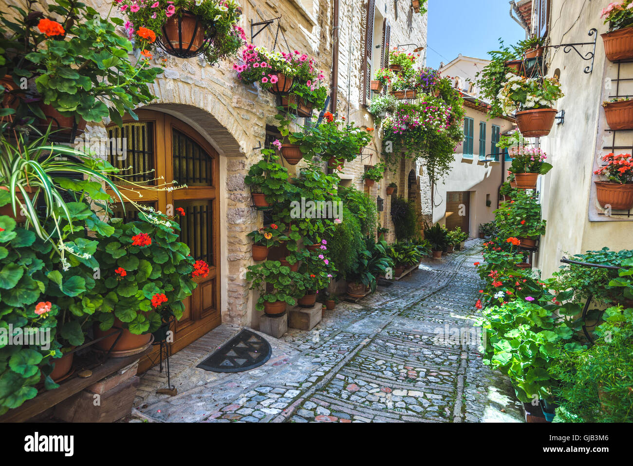 Spello y sus rincones y calles de las hermosas ciudades italianas en Italia. Foto de stock
