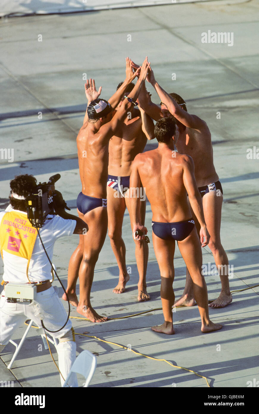 California - Los Angeles - Juegos Olímpicos de Verano de 1984. Hombre de natación. 4x200m freestyle relé, ganadores de medalla de oro Foto de stock