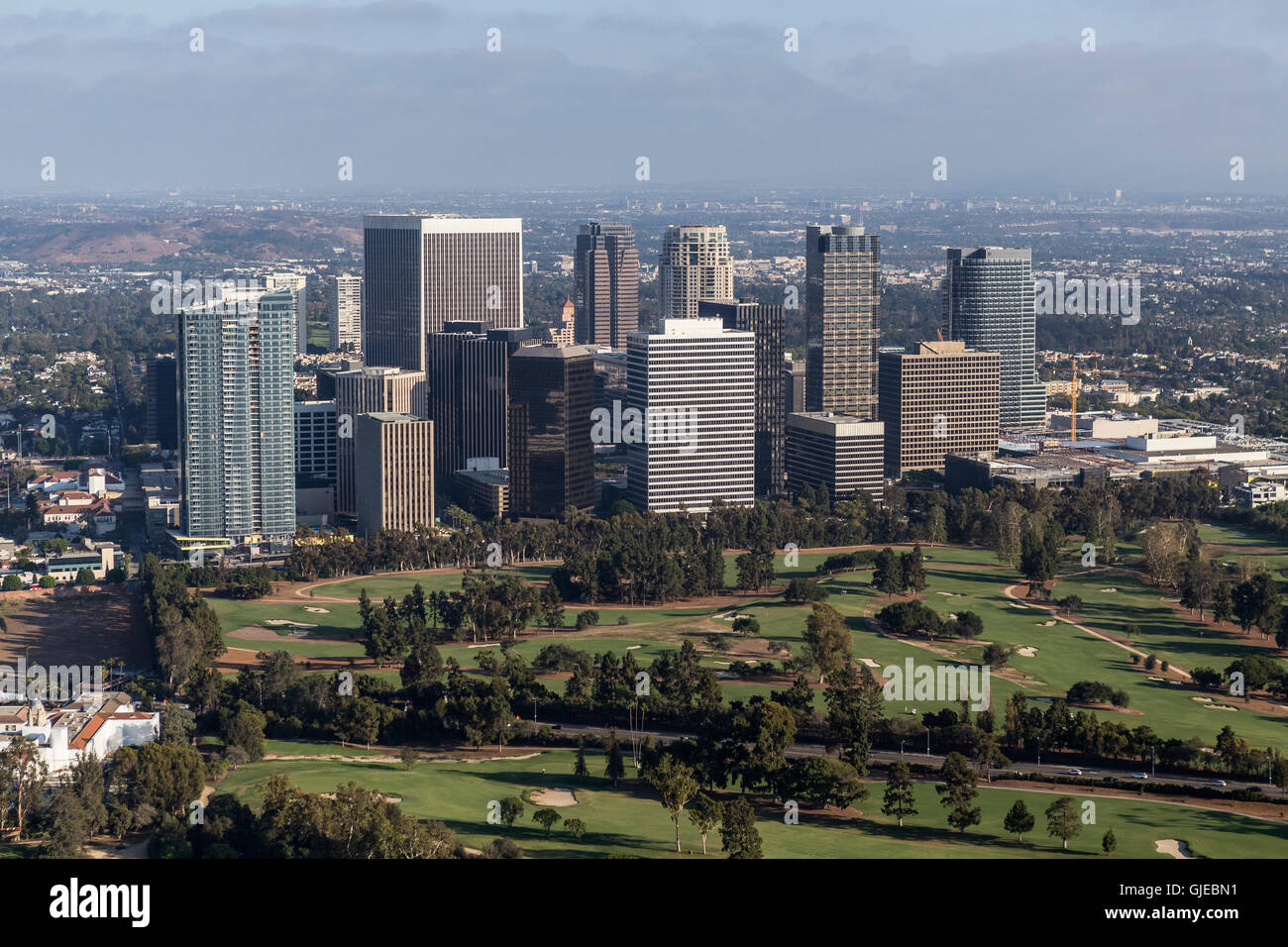 Por la tarde vista aérea del siglo la ciudad de Los Angeles, California. Foto de stock