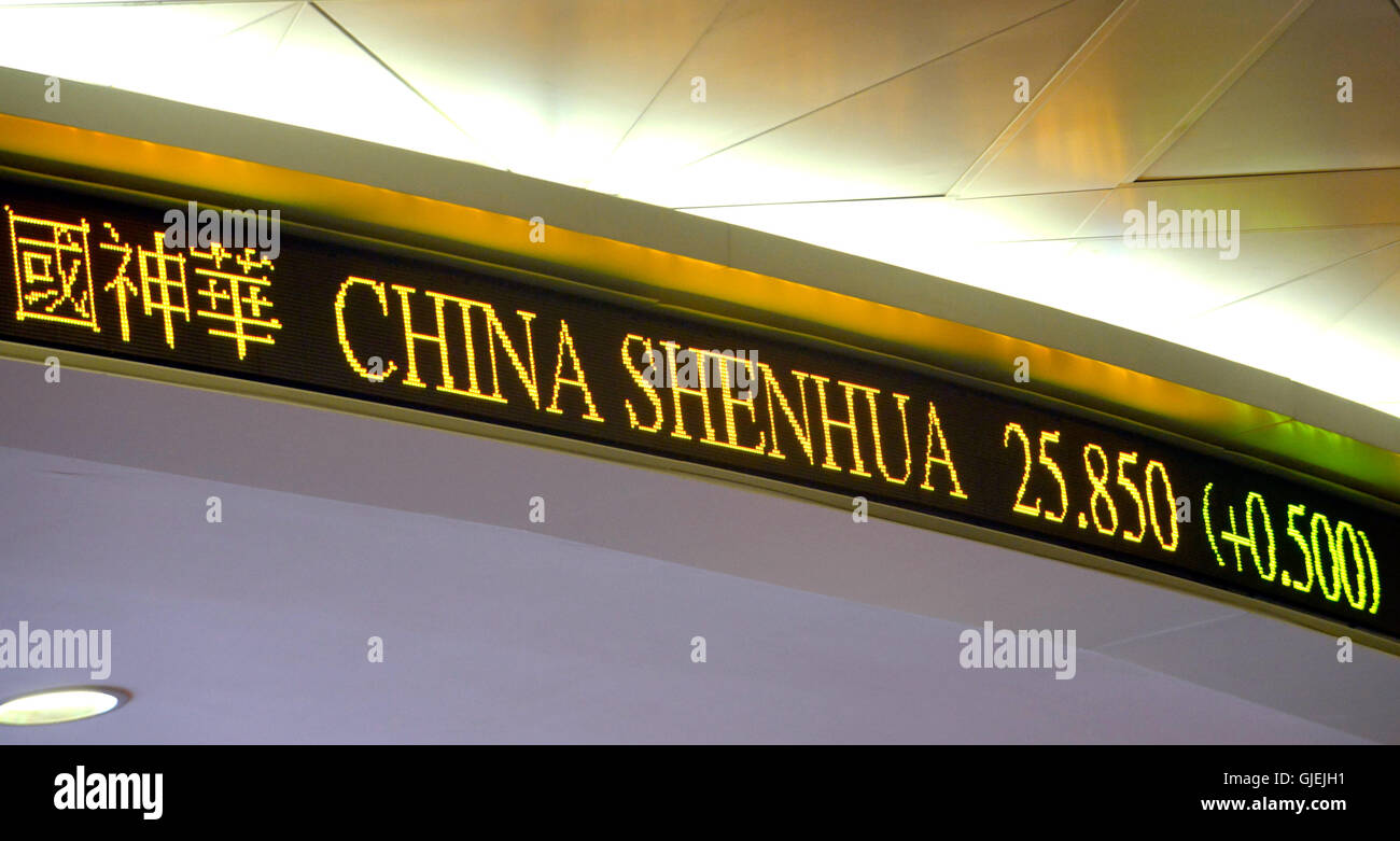 En el interior de la (HKEX Hong Kong intercambios y limitada de compensación) oficinas.La HKEX se alberga el mercado Ticker tape Foto de stock