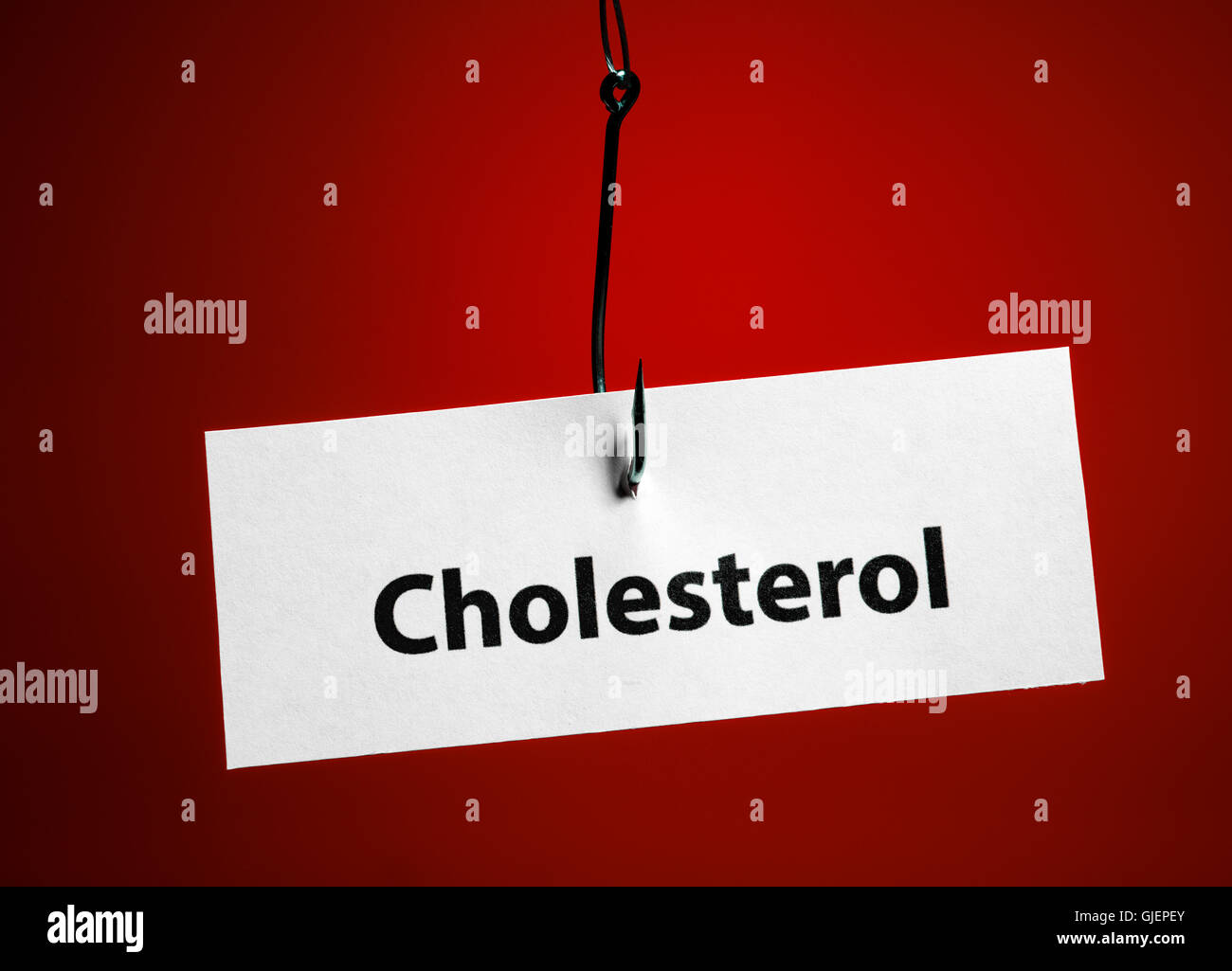El colesterol texto con un fondo rojo. Foto de stock