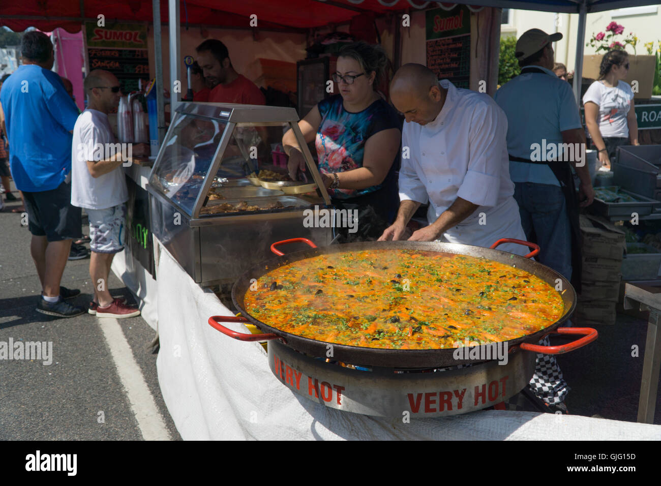 Una gran paella se cocinan en la Jersey Seaside Festival, Havre Des Pas,St.Helier, Jersey, Islas del Canal Foto de stock