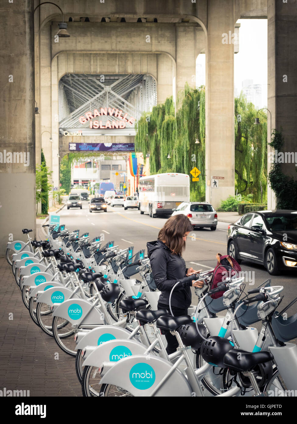 Mobi bicicletas en Anderson Street. Mobi Bike Share es la ciudad de Vancouver programa de uso compartido de bicicletas. Foto de stock