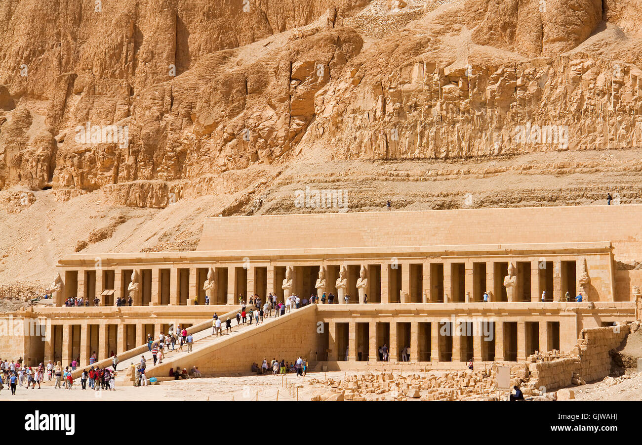 El templo de Hatshepsut en Luxor, Egipto Foto de stock