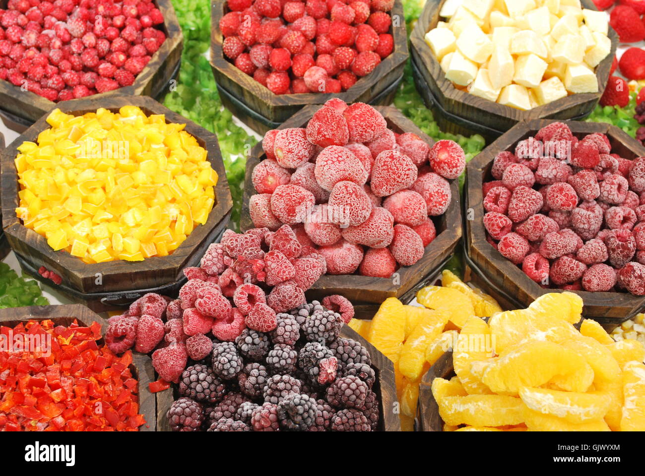 Frutas congeladas fotografías e imágenes de alta resolución - Alamy
