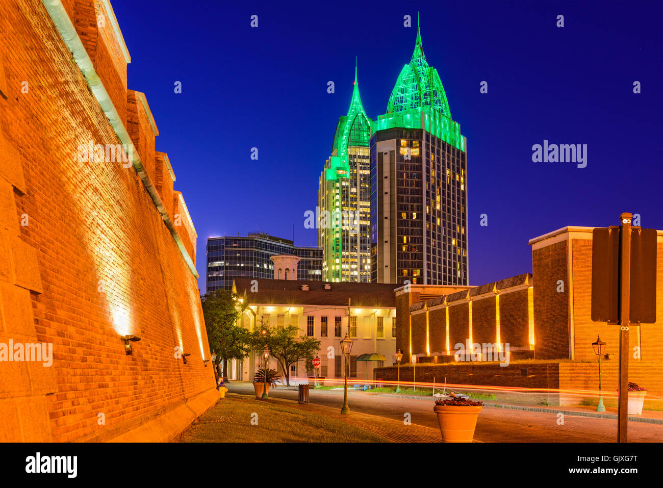 Mobile, Alabama, EE.UU. con horizonte histórico Fort Conde. Foto de stock