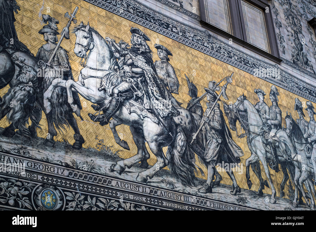 Fürstenzug ('Procesión de los príncipes") mural en Dresden, Alemania. Augusto II el Fuerte (der Starke) en foco. Foto de stock