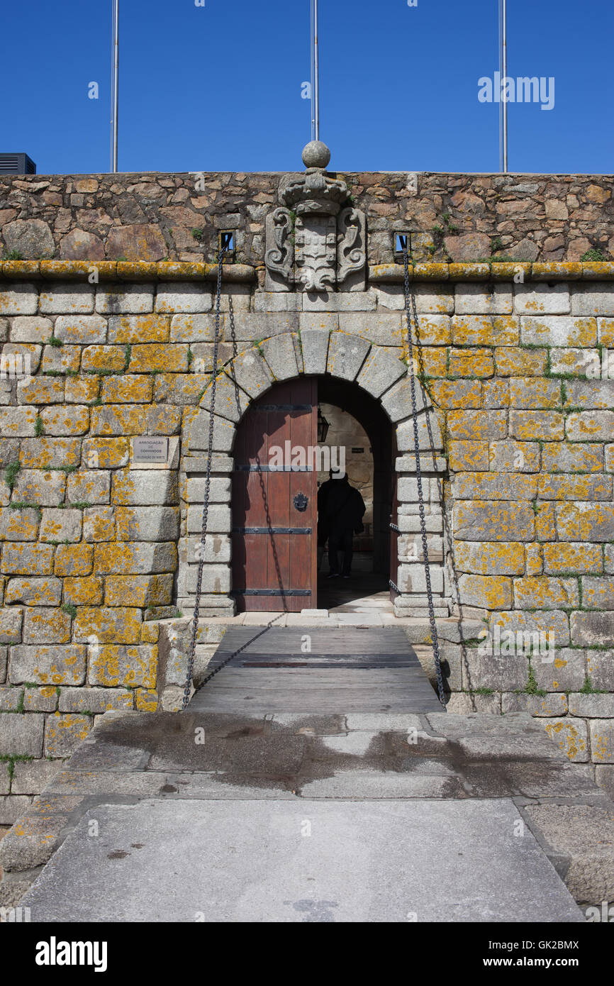 Puerta de entrada al castillo de Queijo (Forte de Sao Francisco Xavier) en el municipio de Porto, Portugal Foto de stock