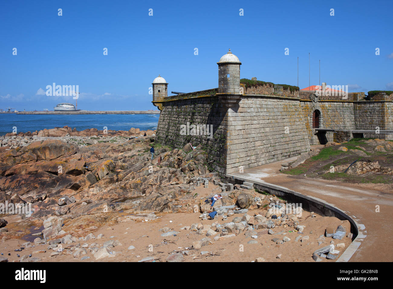 Queijo Castillo (Forte de Sao Francisco Xavier) por el Océano Atlántico en el municipio de Porto, Portugal Foto de stock