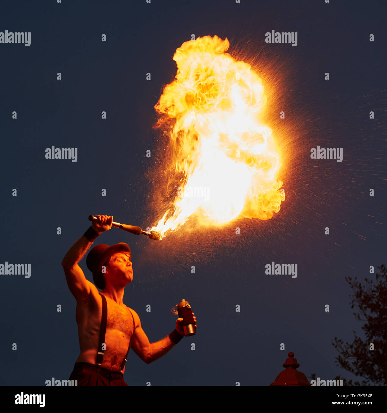 Incendio respiración street performer en Mallory Square en Key West Foto de stock