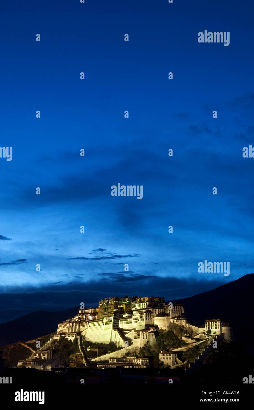 El 25 de agosto de 2007, Lhasa, Tibet, China --- Palacio Potala en Marpori Montaña --- Imagen © Jeremy Horner Foto de stock