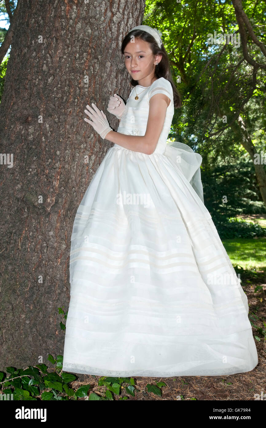 Vestido De Confirmación Blanco Fotos e Imágenes de stock - Alamy