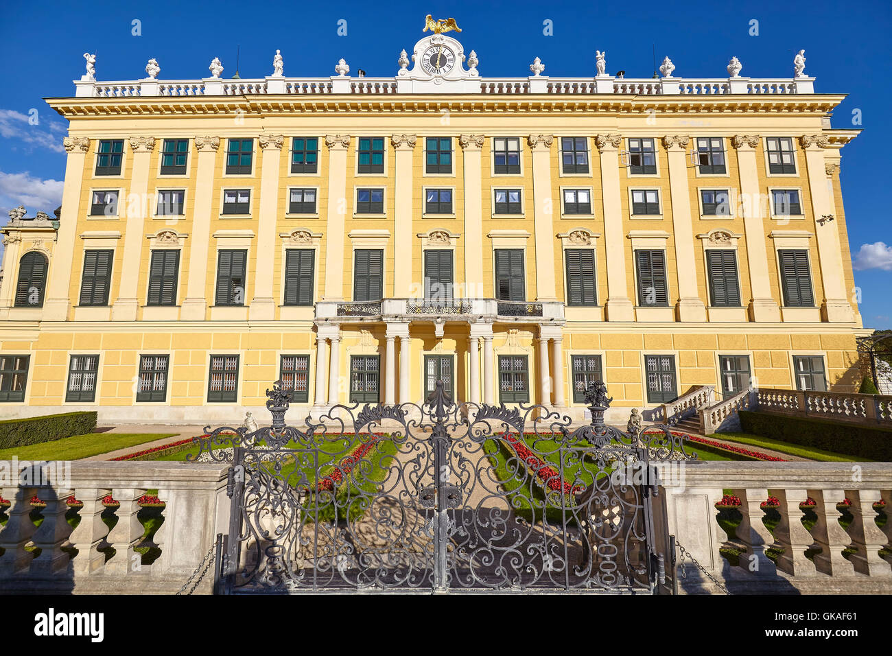 Vista lateral del palacio de Schonbrunn. Foto de stock