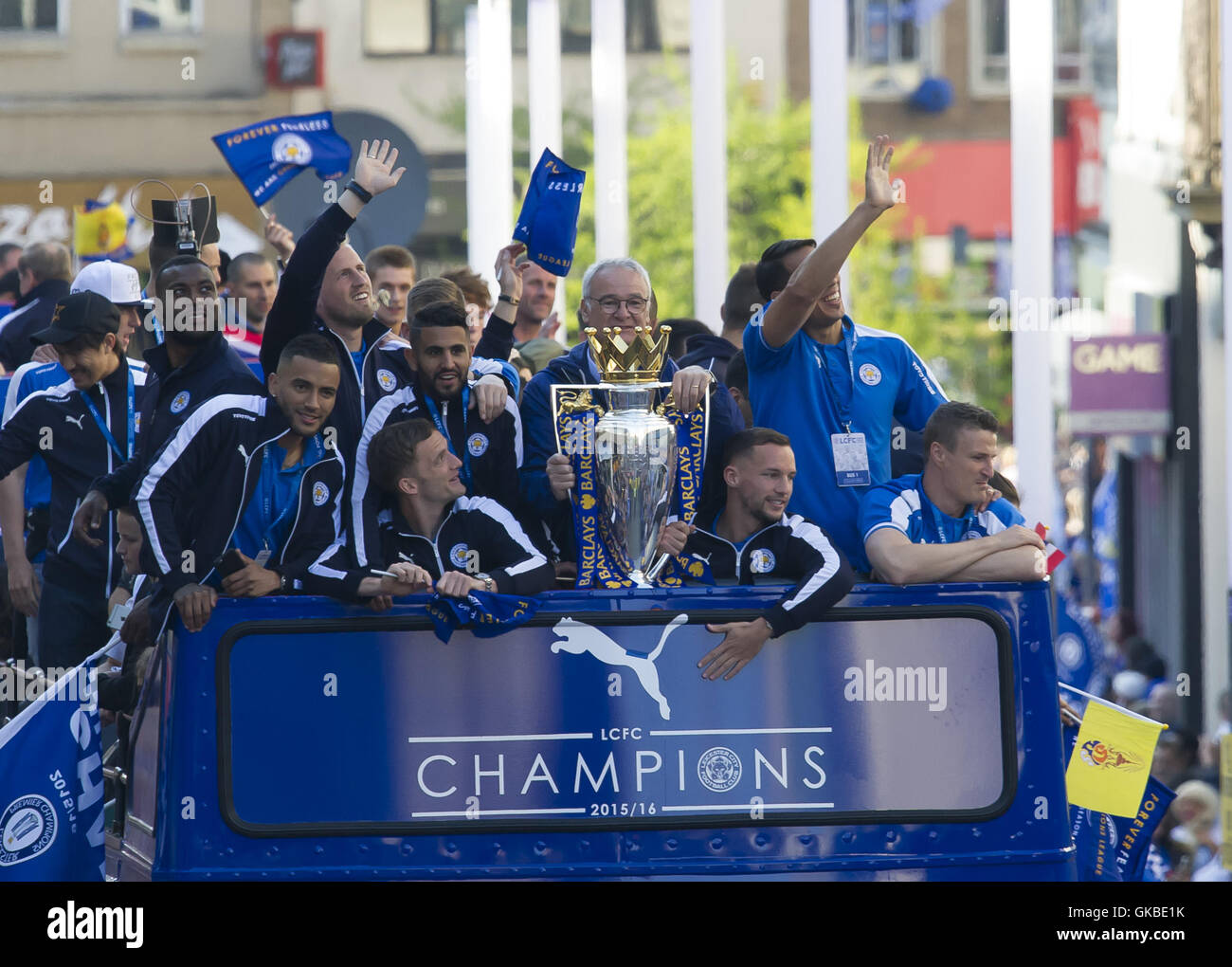 El Leicester City F.C. Los ganadores de la League, desfile que incluye: de fútbol de la ciudad de Leicester, Claudio Ranieri, Danny Drinkwater, Mahrez, Danny Simpson, Robert Huth, Andy