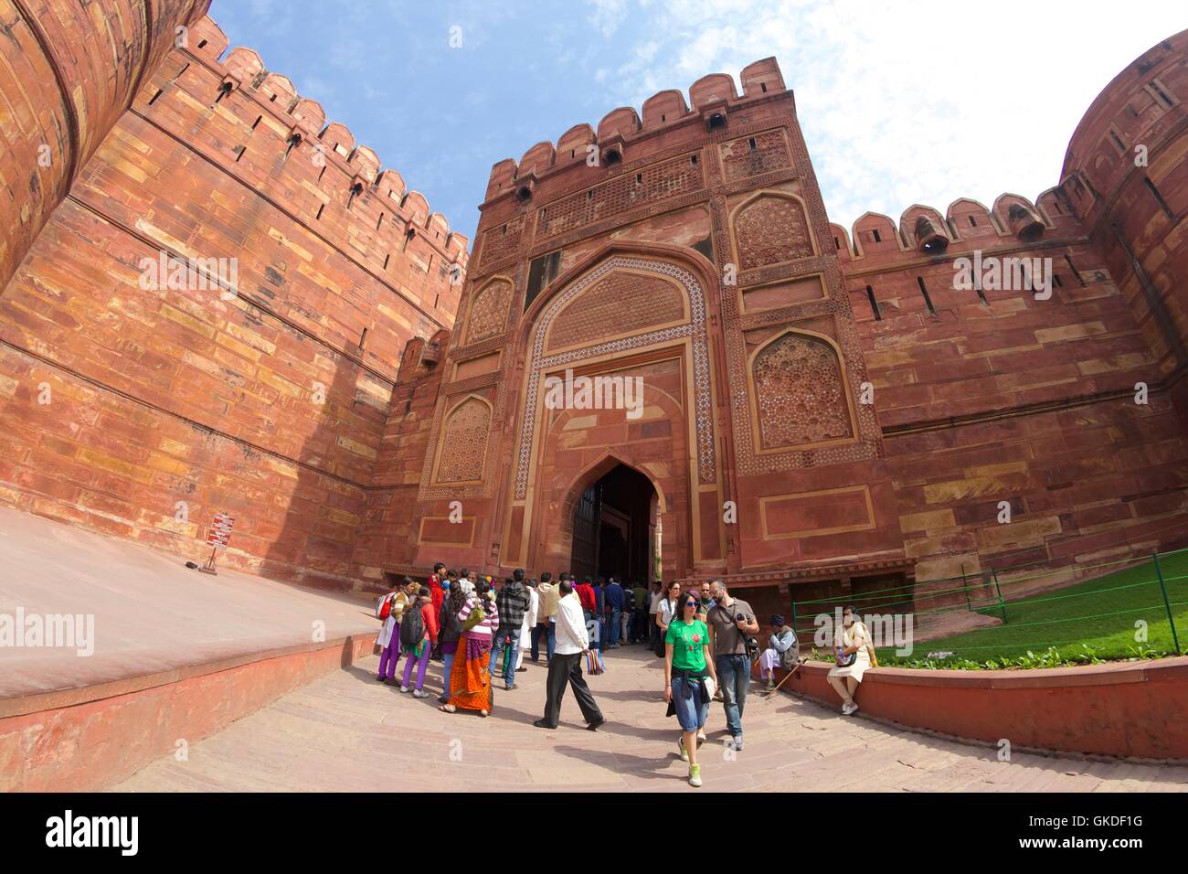Puerta de Delhi, el Fuerte Rojo, Agra, sitio del patrimonio mundial de la unesco, Uttar Pradesh, India, Foto de stock