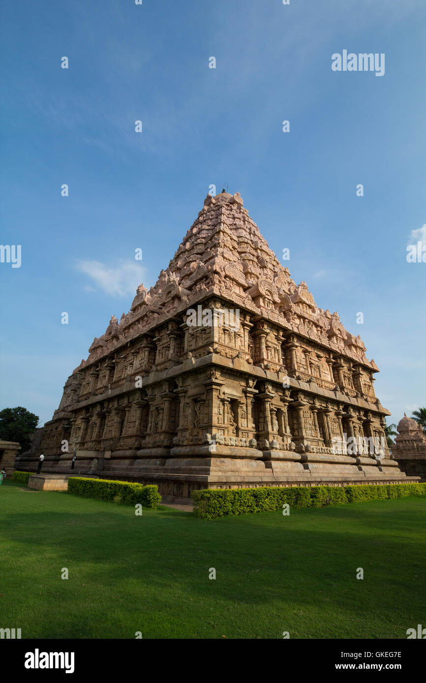 Vista posterior de la antigua Gangaikonda Cholapuram / templo Gangaikondacholapuram, Tamil Nadu, India Foto de stock