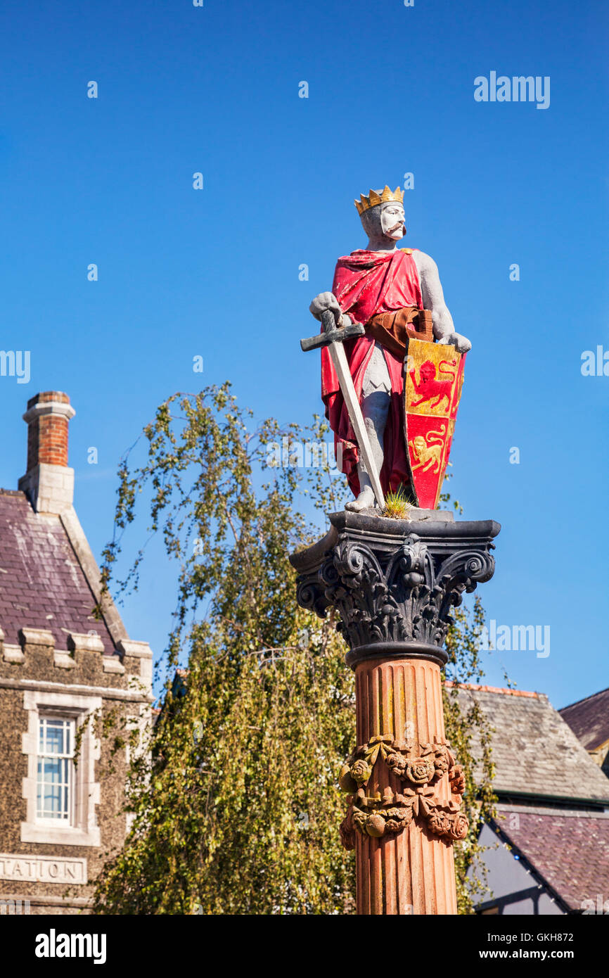 Estatua de Llewellyn ap Iorwerth Llewellyn, o la Gran Plaza, en Lancaster, Conwy, Gales, Reino Unido. Foto de stock