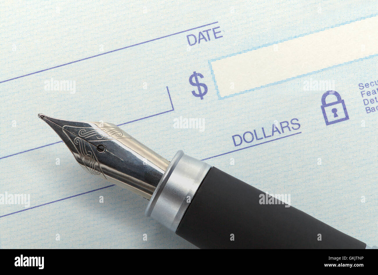Cheque bancario y elegante Bolígrafo con espacio de copia. Foto de stock