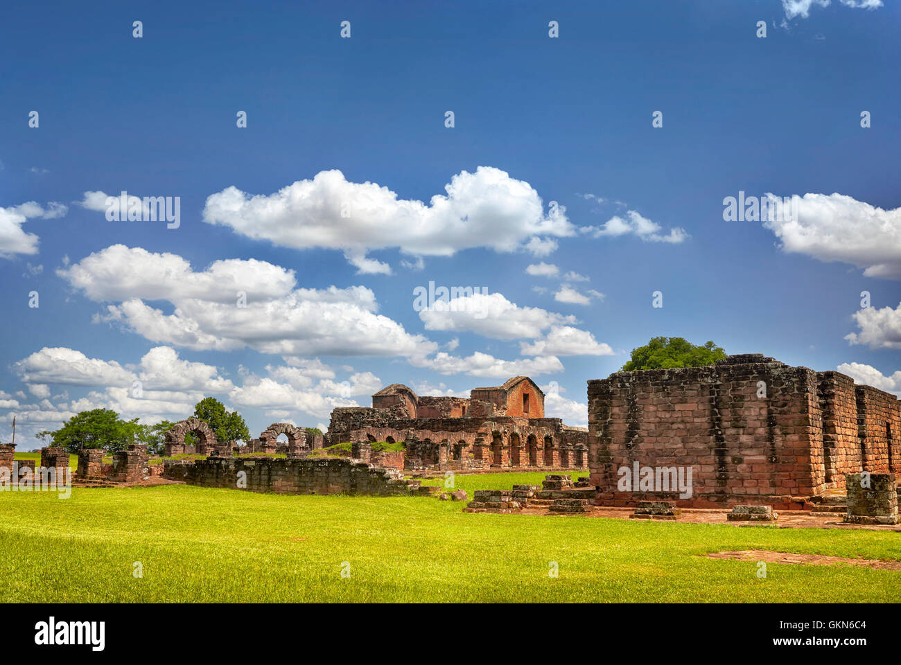 Ruinas de la reducción Jesuita Guaraní La Santísima Trinidad de Paraná, Sitio del Patrimonio Mundial de la UNESCO, Paraguay, América del Sur Foto de stock