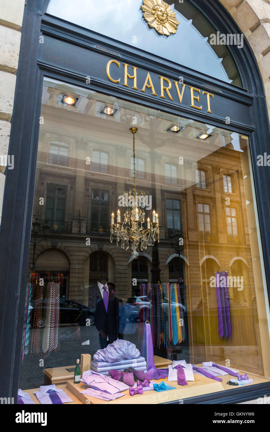 París, Francia, tiendas de lujo, Tienda de Accesorios de ropa delante,  Charvet, (Camisetas personalizadas) de la Place Vendome, tienda de  visualización de la ventana delantera Fotografía de stock - Alamy