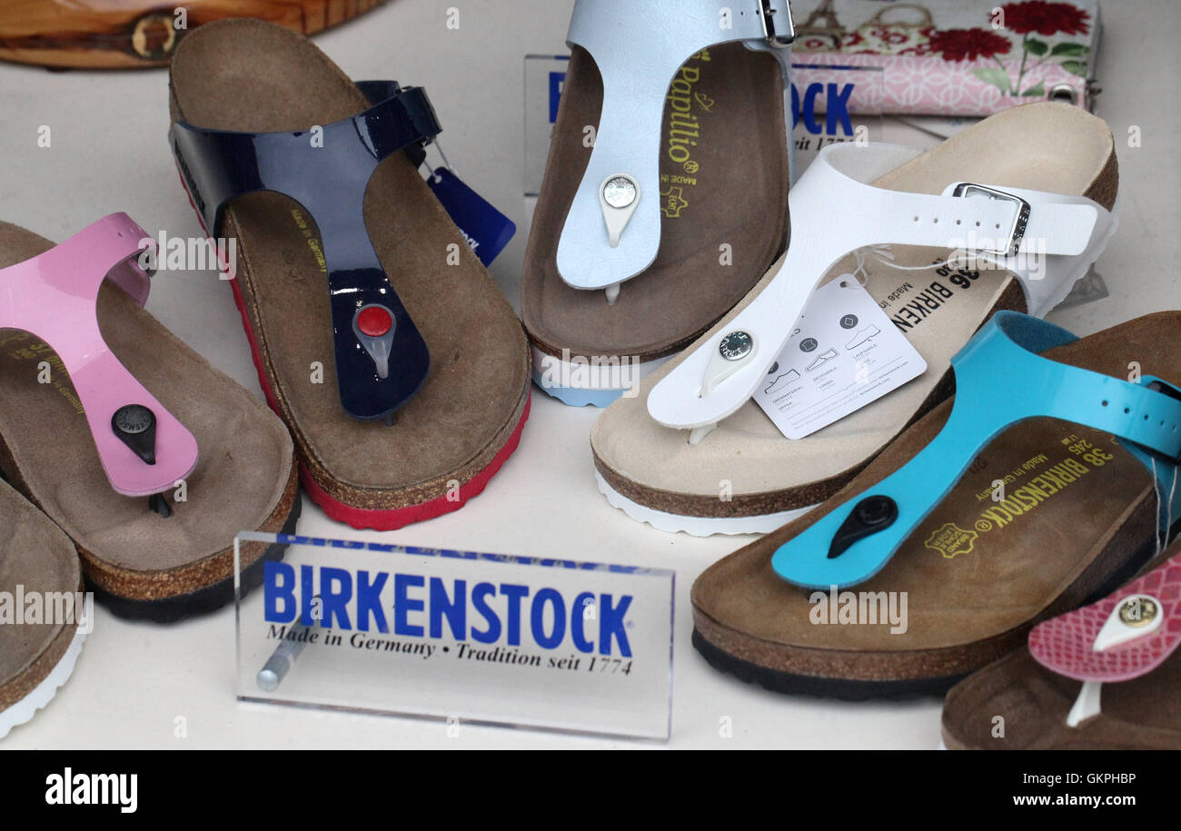 Birkenstock sandals fotografías e imágenes de alta resolución - Alamy