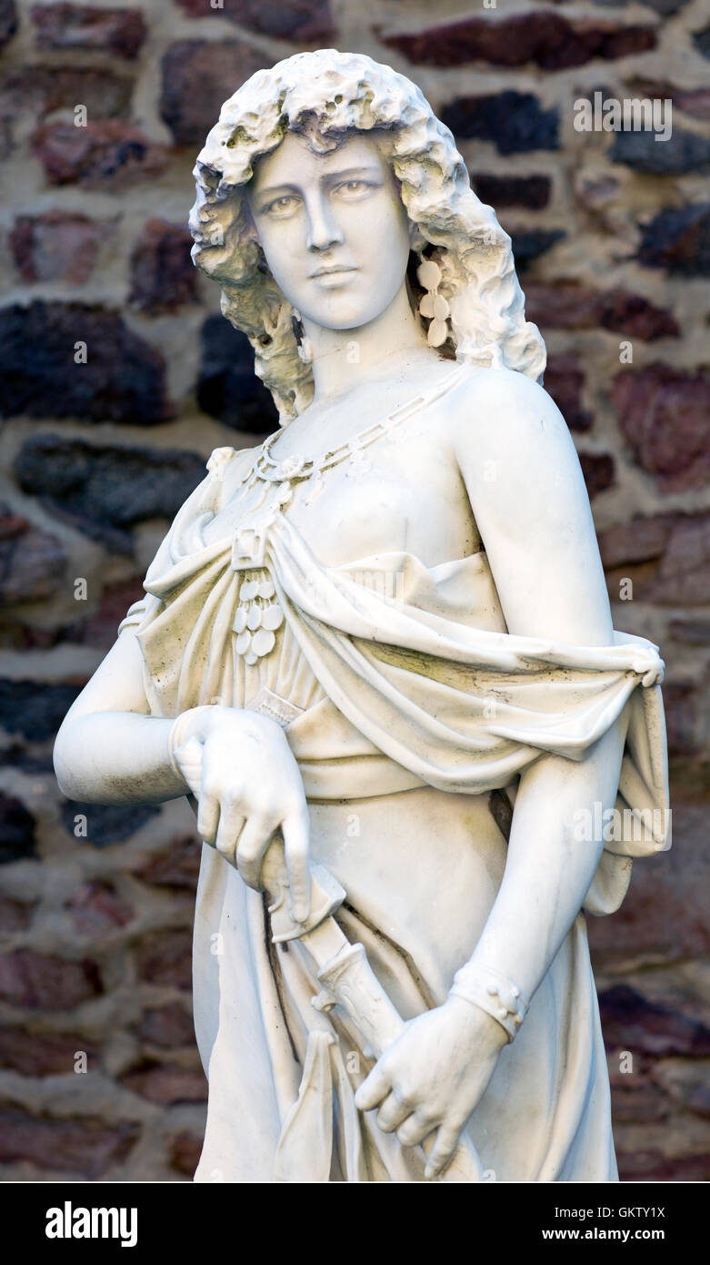 Escultura de Jardín forma femenina. Foto de stock