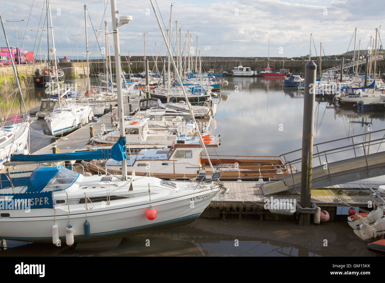 Los barcos en puerto, Anstruther, Fife, Escocia, Reino Unido Foto de stock