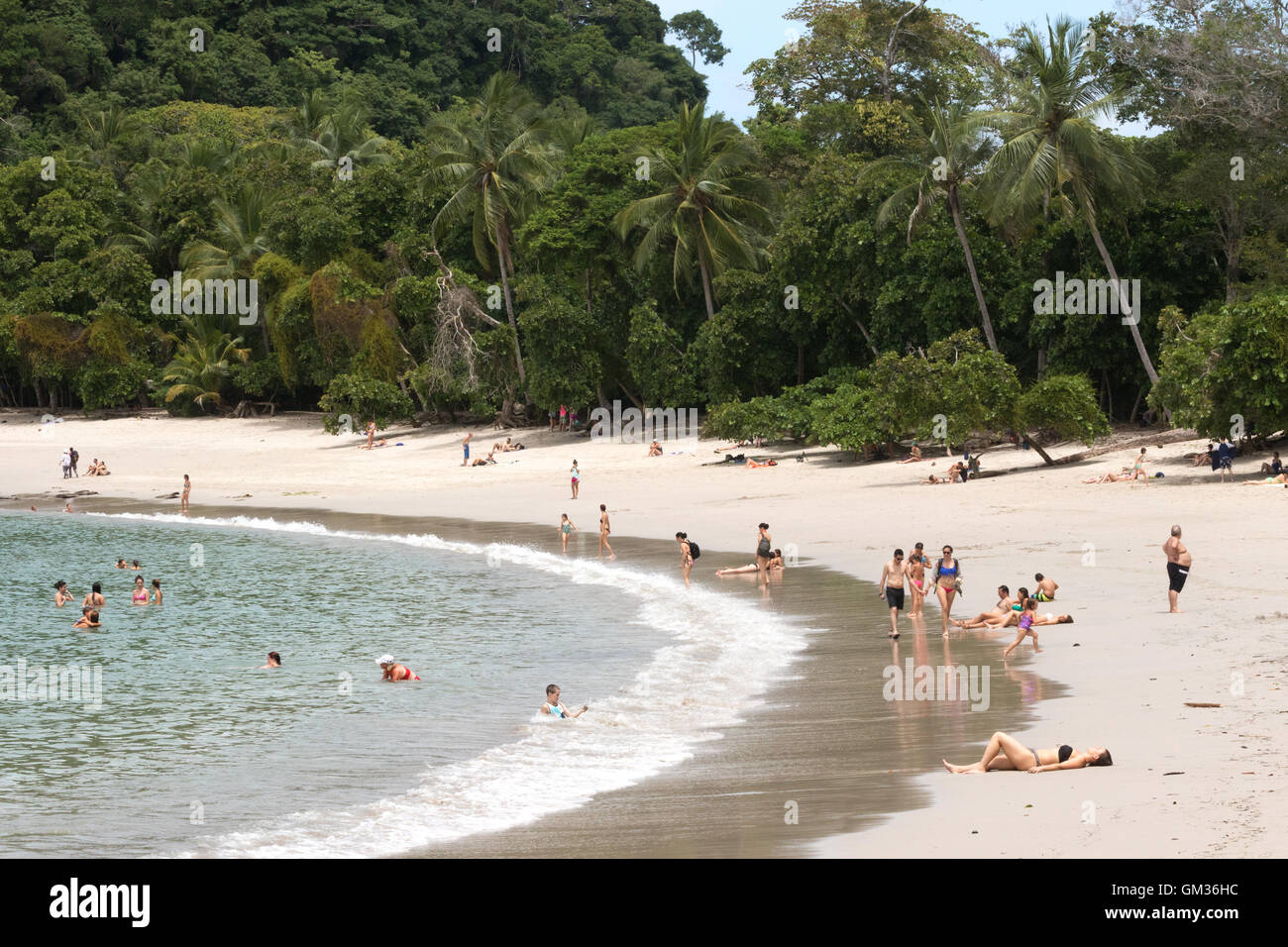 La playa en el parque nacional Manuel Antonio, Costa Pacífico, Costa Rica, Centroamérica Foto de stock
