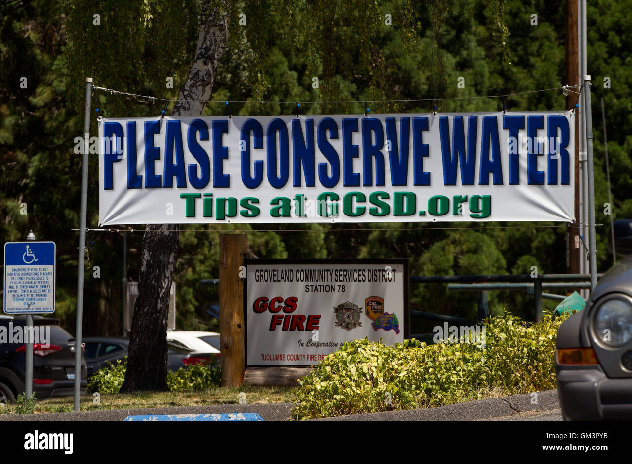 Por favor, conservar el agua placard Groveland. California Foto de stock