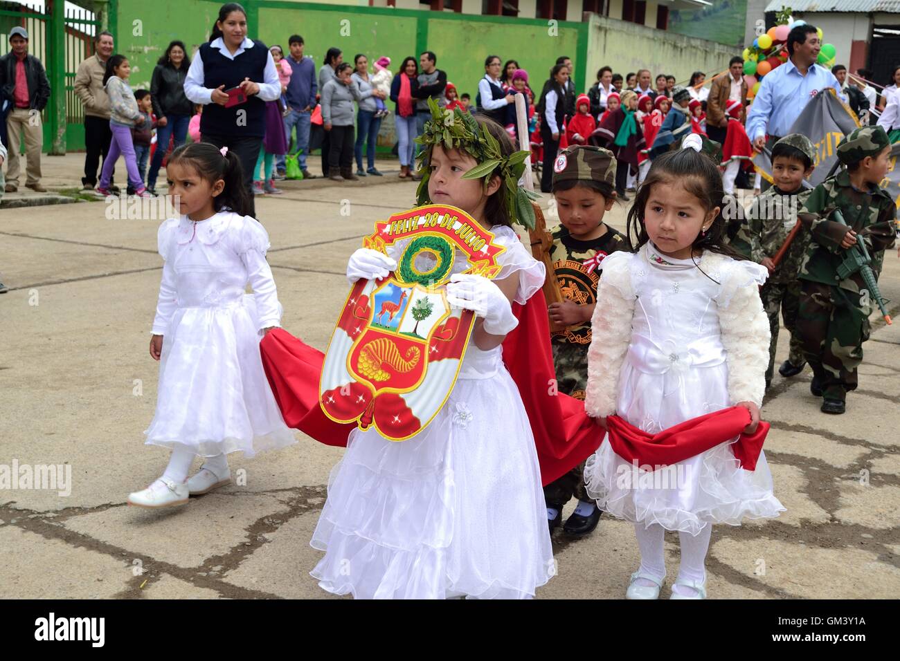 Desfile - Fiestas de la del Carmen y fiestas patrias (Día de la independencia ) en las Huaringas Sapalache ' - Huancabamba Fotografía de stock - Alamy