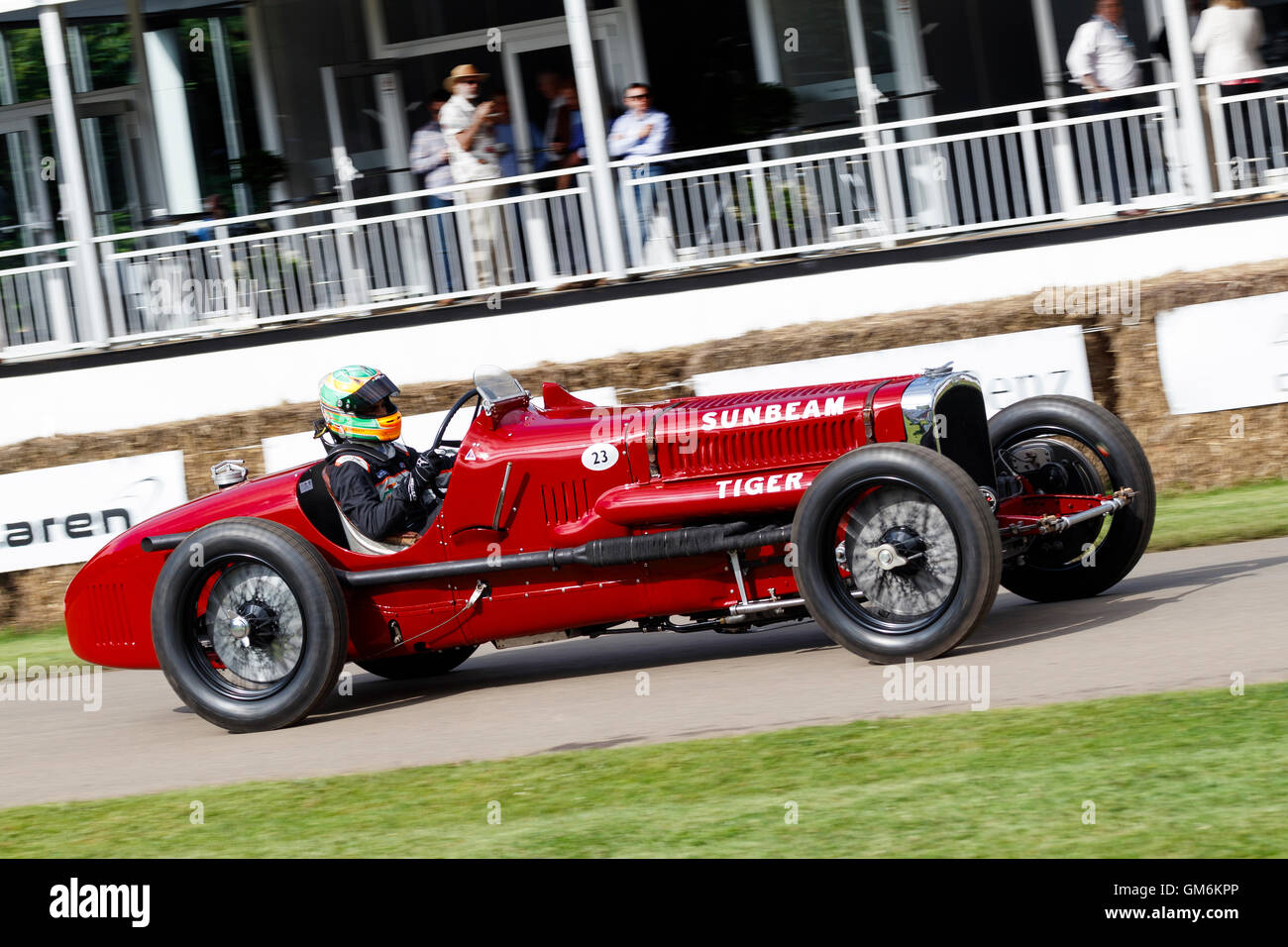 1925 Sunbeam Tiger con conductor Nico Hülkenberg en el 2016 Festival de Velocidad de Goodwood, Sussex, Reino Unido. Foto de stock