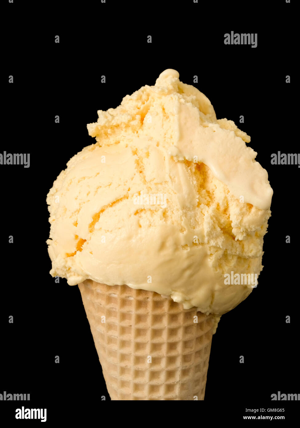 Con cono de helado de vainilla Foto de stock