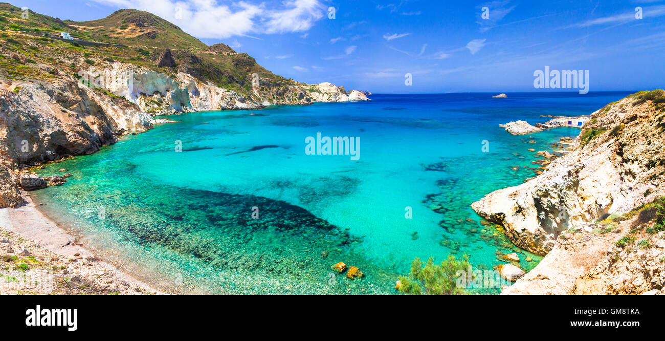 Turquesa salvajes playas de Grecia - isla de Milos, Cyclades Foto de stock