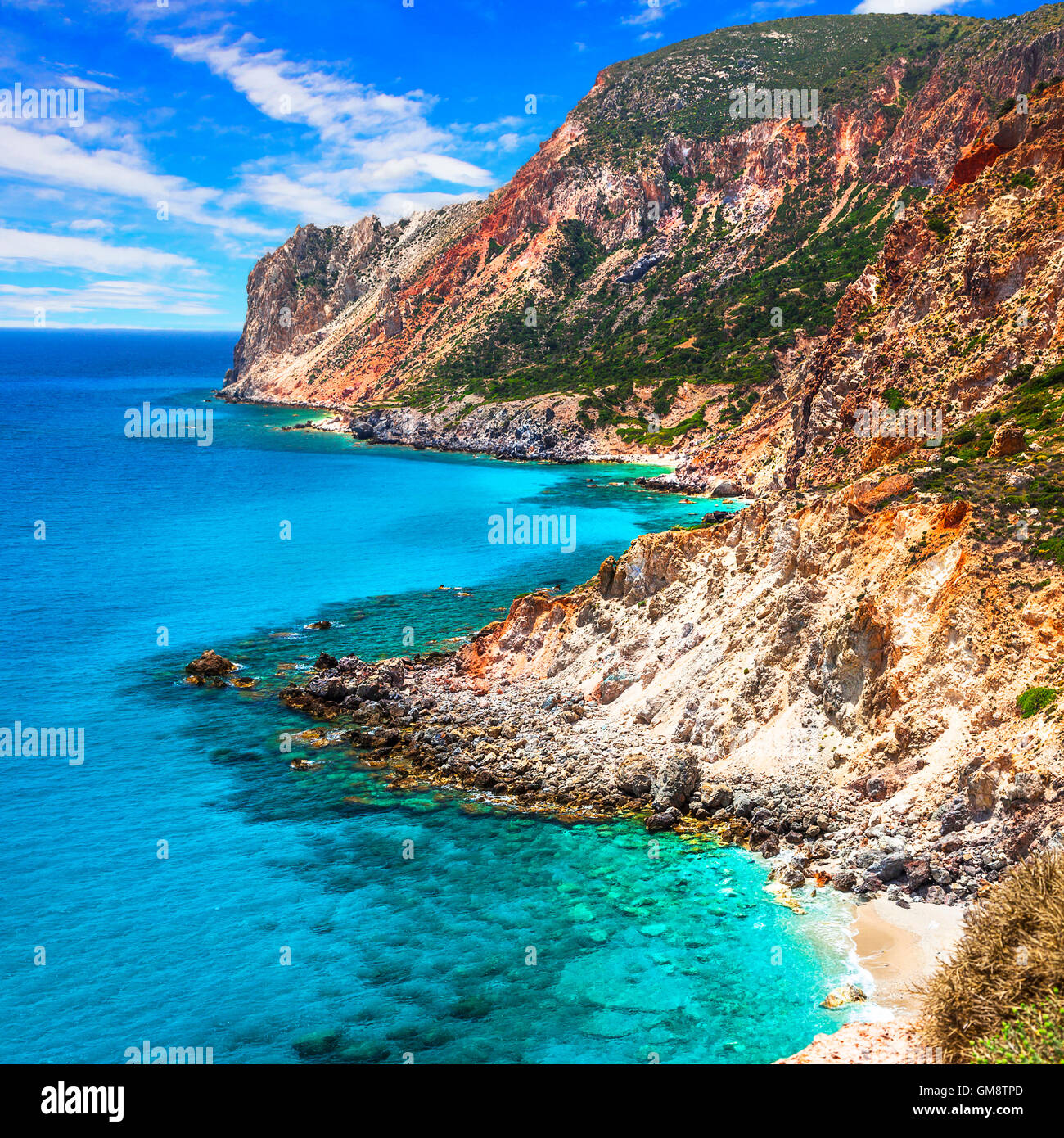 Hermosas playas salvajes de la isla de Milos, Grecia, las Islas Cícladas Foto de stock