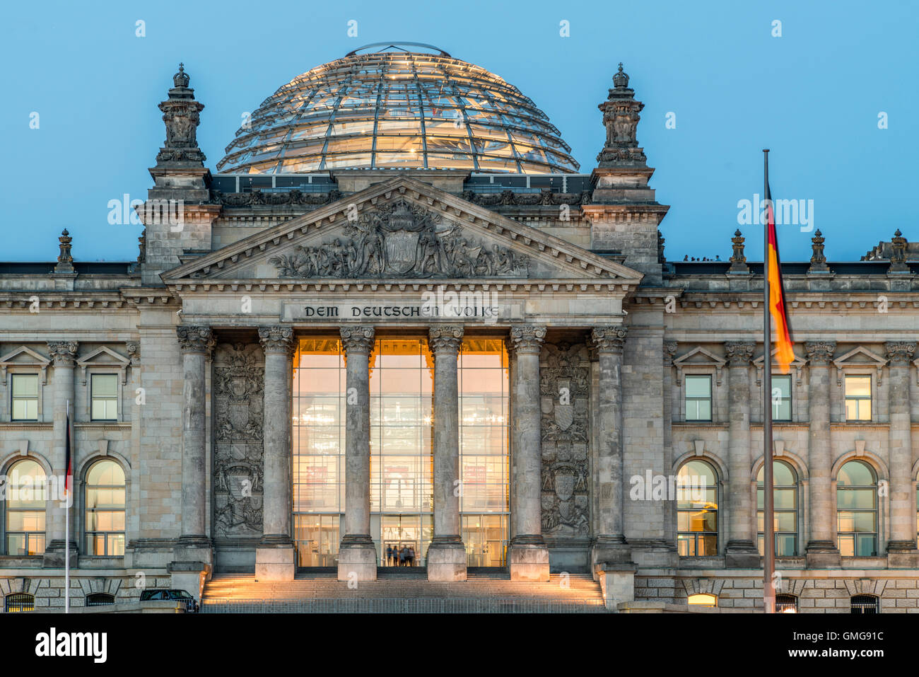 Reichstag, cúpula, Crepúsculo, Berlín, Alemania Foto de stock