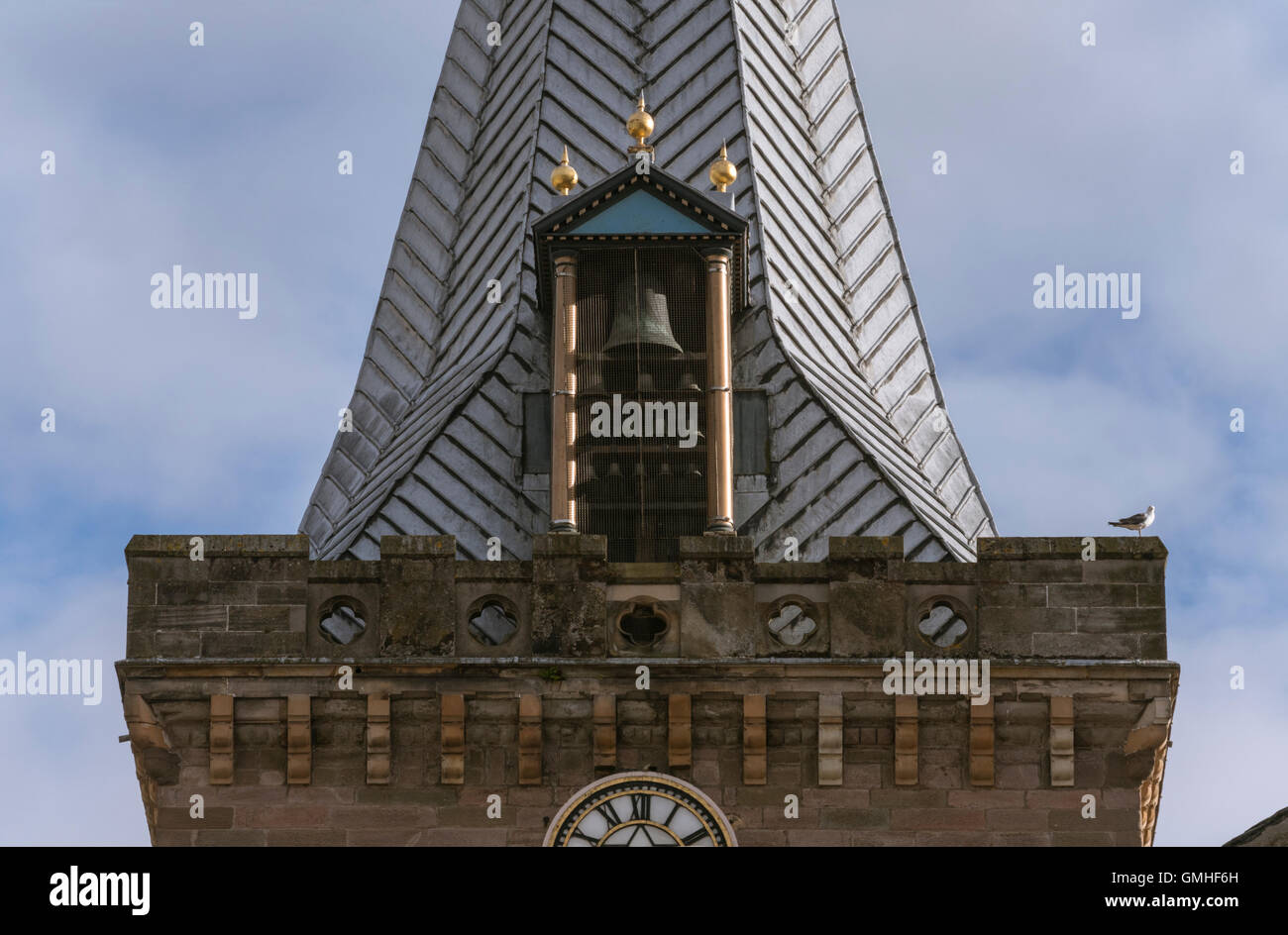 St John's Kirk la torre del reloj y el chapitel de plomo con carillón de campanas, Perth, Perthshire, Escocia, Reino Unido, Foto de stock