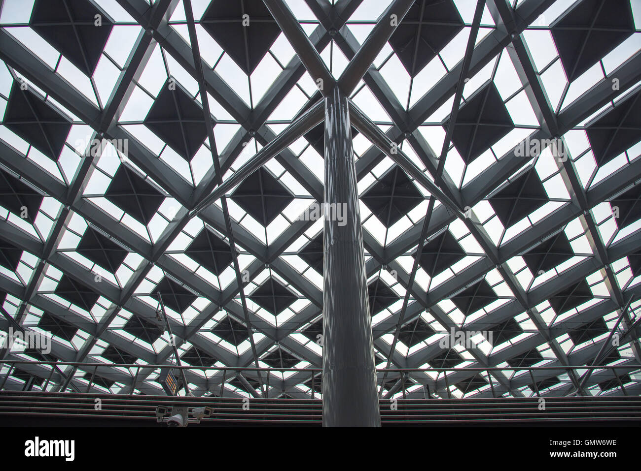 El techo de la estación central de Den Haag holland Foto de stock