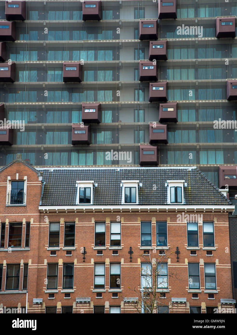 Arquitectura moderna en Rotterdam. Foto de stock